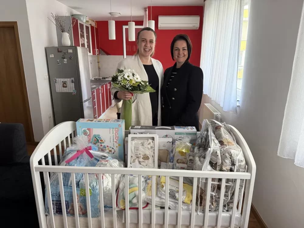 Najljepši početak uz podršku Grada: nova podjela opreme za bebe