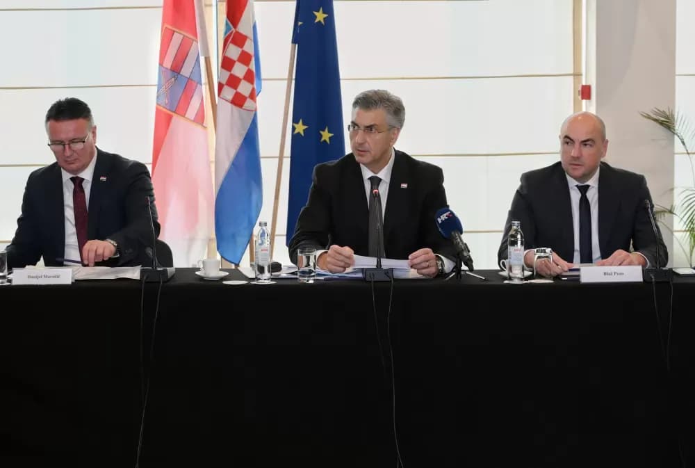 Župan Danijel Marušić na sastanku Vlade sa županima u Dubrovniku: Fokus na stanovanje, škole i razvoj lokalnih zajednica