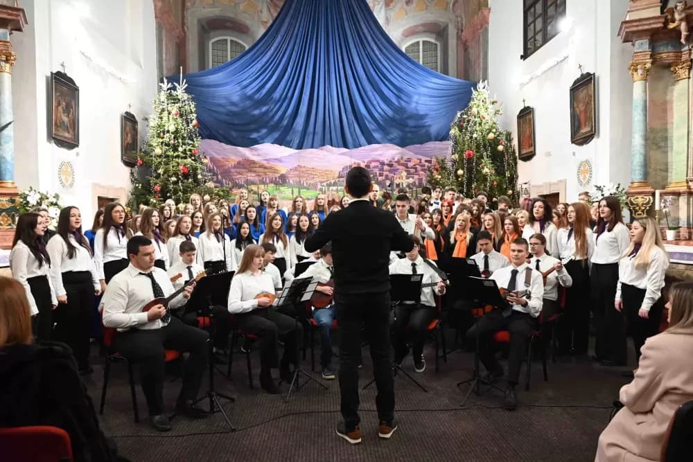 Održan Božićni duhovni koncert: “U susret Božiću“