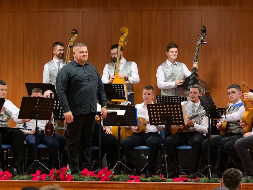 Božićni koncert brodskih udruga ispunio Glazbenu školu blagdanskim ozračjem