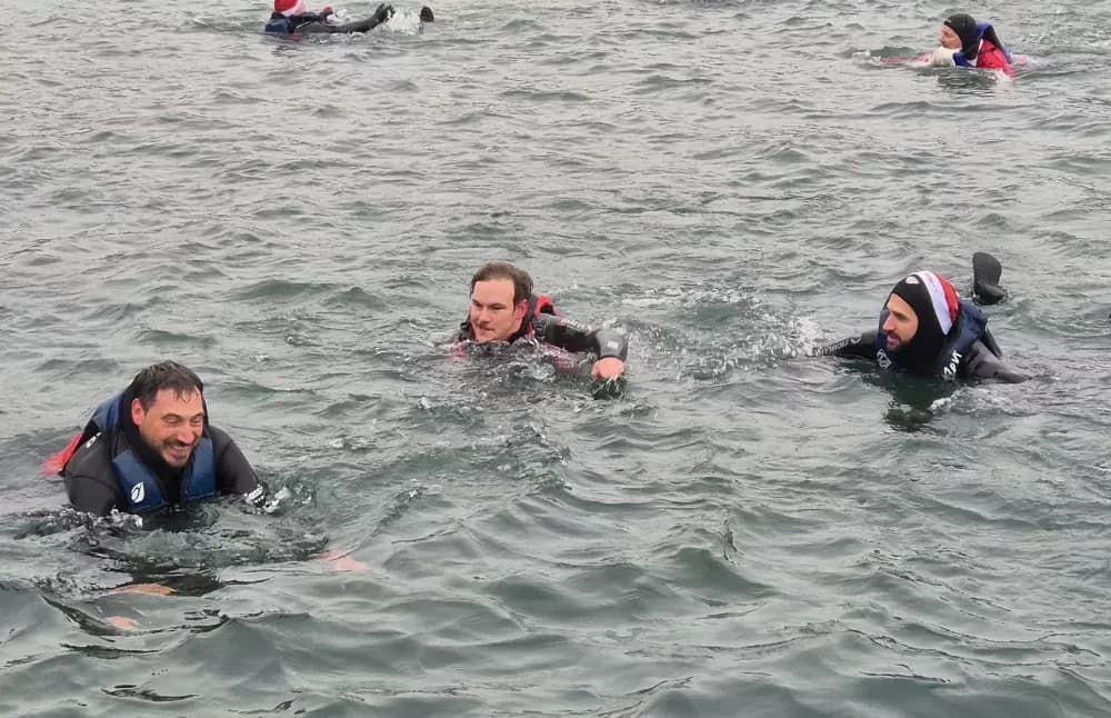 19. BOŽIĆNI RAFTING - I Brođani veslali i plivali studenim vodama Mrežnice