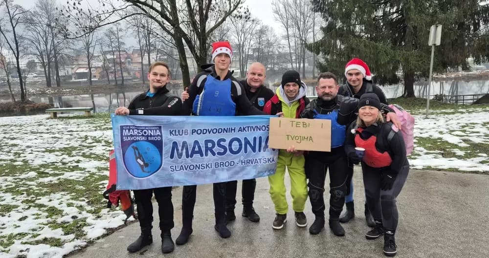 19. BOŽIĆNI RAFTING - I Brođani veslali i plivali studenim vodama Mrežnice