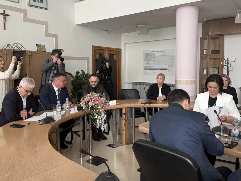 Potpisani ugovori o dodjeli sredstava za obnovu javne, društvene i sakralne infrastrukture