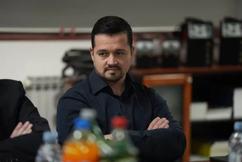 Kosovo nudi prilike, Sl. Brod odgovara suradnjom