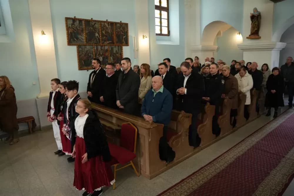 Svečano i dostojanstveno u Sibinju: Odana počast žrtvama i obilježen Dan općine