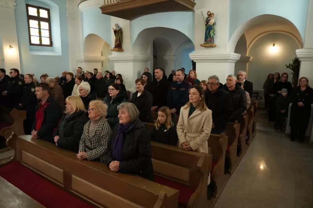 Svečano i dostojanstveno u Sibinju: Odana počast žrtvama i obilježen Dan općine