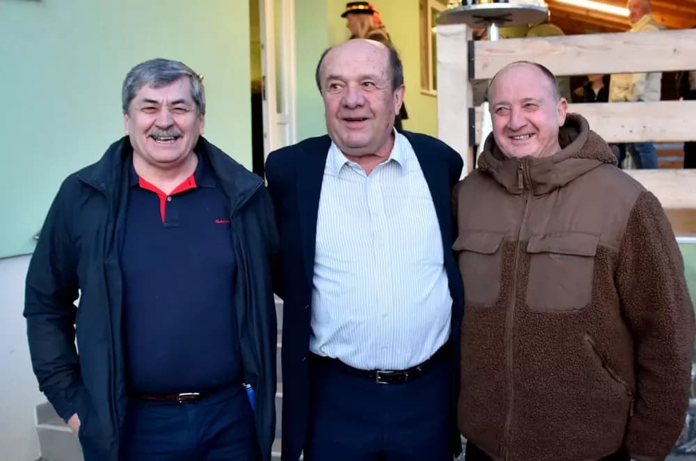 Bivši državni inspektor cestovnog prometa Mata Benakić proslavio 75.rođendan - pjevali mu Đenka, Štef i Satir