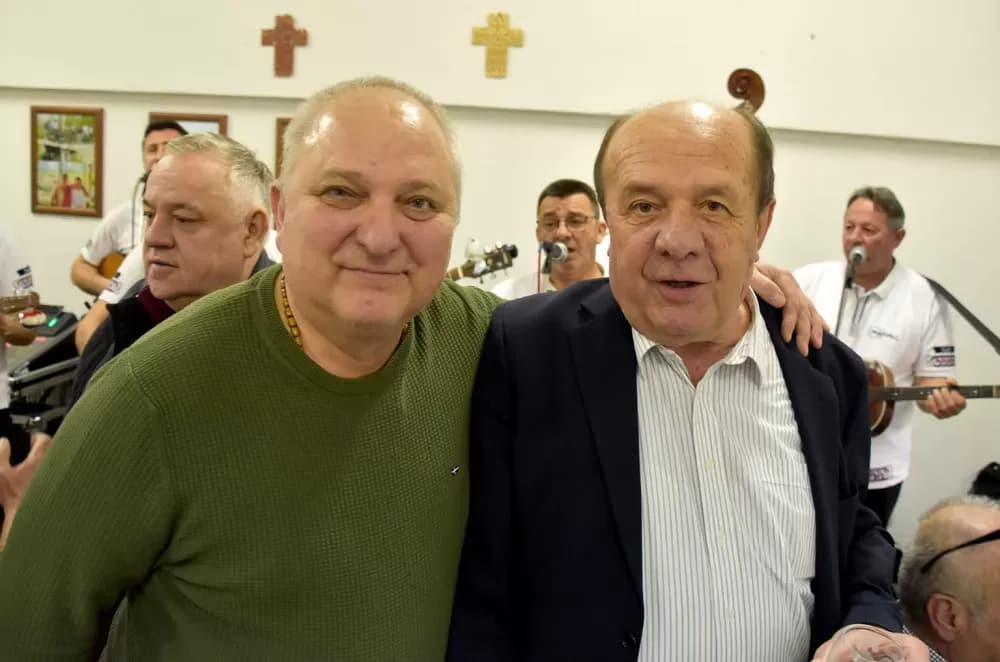 Bivši državni inspektor cestovnog prometa Mata Benakić proslavio 75.rođendan - pjevali mu Đenka, Štef i Satir