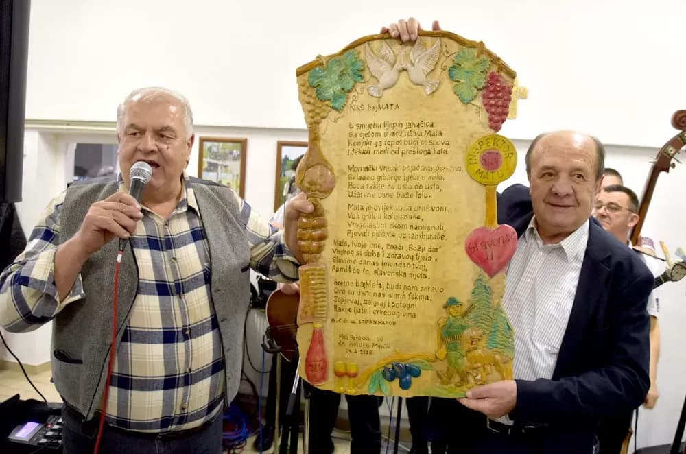 Bivši državni inspektor cestovnog prometa Mata Benakić proslavio 75.rođendan - pjevali mu Đenka, Štef i Satir