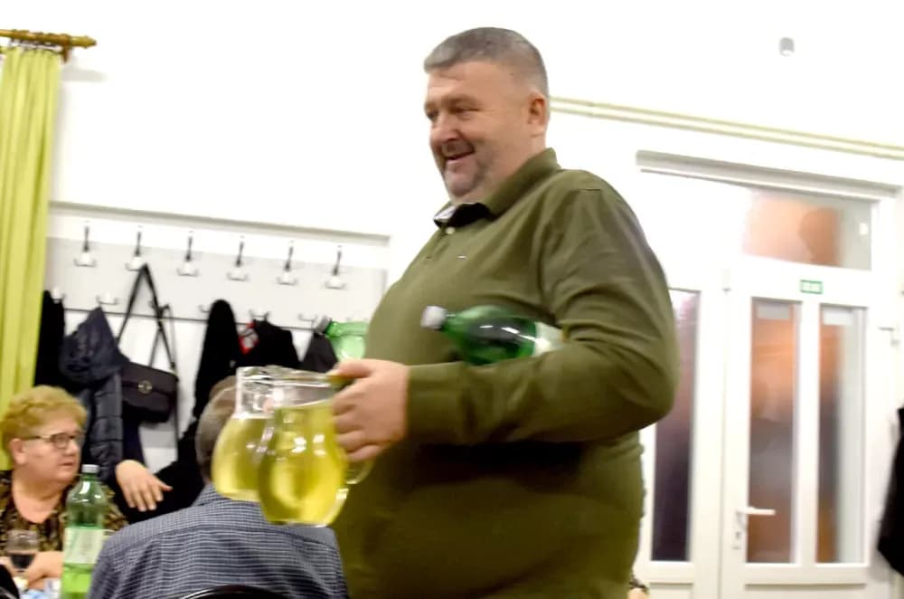 Bivši državni inspektor cestovnog prometa Mata Benakić proslavio 75.rođendan - pjevali mu Đenka, Štef i Satir