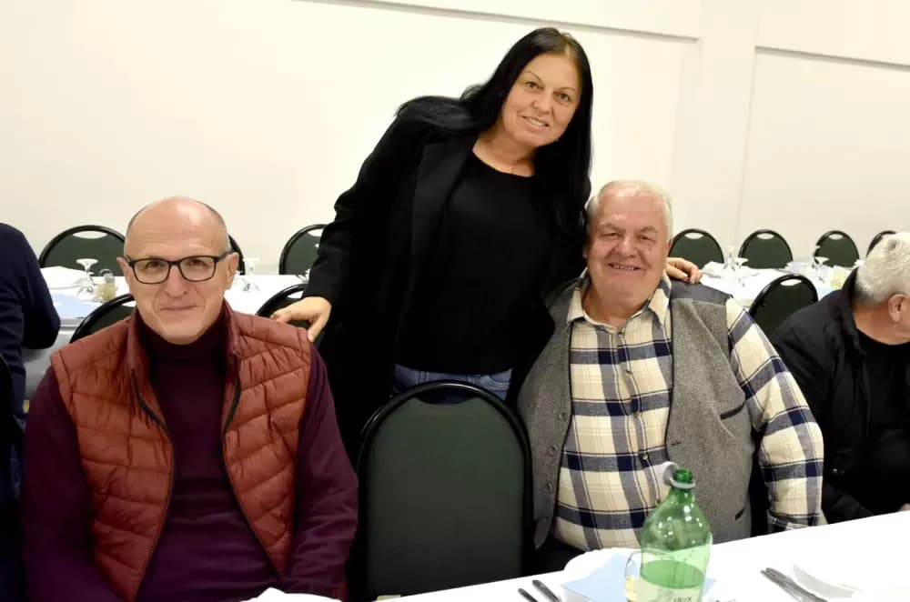 Bivši državni inspektor cestovnog prometa Mata Benakić proslavio 75.rođendan - pjevali mu Đenka, Štef i Satir