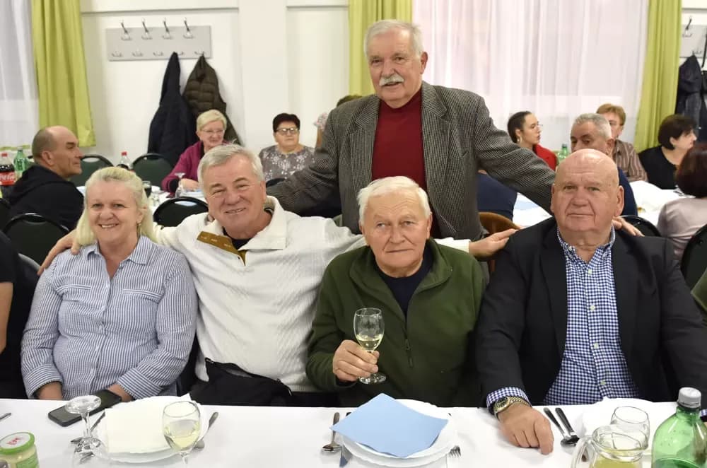 Bivši državni inspektor cestovnog prometa Mata Benakić proslavio 75.rođendan - pjevali mu Đenka, Štef i Satir