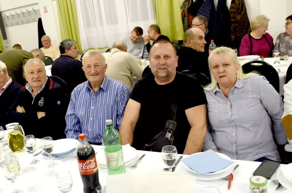 Bivši državni inspektor cestovnog prometa Mata Benakić proslavio 75.rođendan - pjevali mu Đenka, Štef i Satir