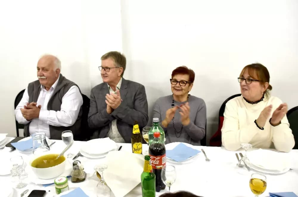 Bivši državni inspektor cestovnog prometa Mata Benakić proslavio 75.rođendan - pjevali mu Đenka, Štef i Satir