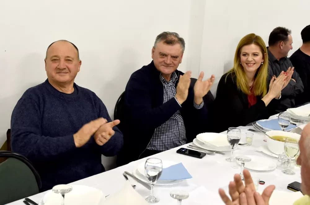 Bivši državni inspektor cestovnog prometa Mata Benakić proslavio 75.rođendan - pjevali mu Đenka, Štef i Satir