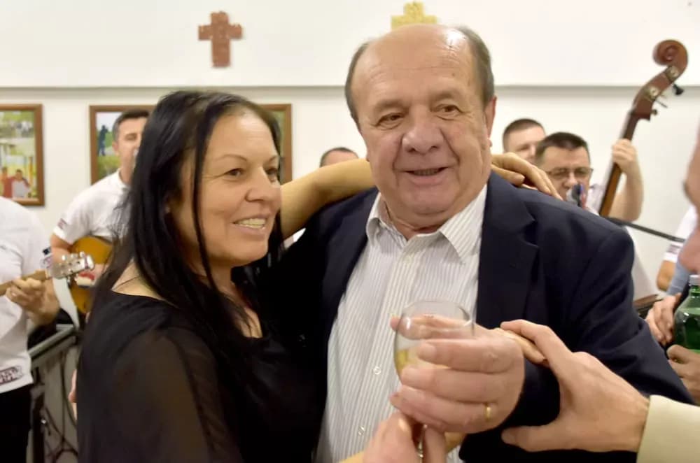 Bivši državni inspektor cestovnog prometa Mata Benakić proslavio 75.rođendan - pjevali mu Đenka, Štef i Satir