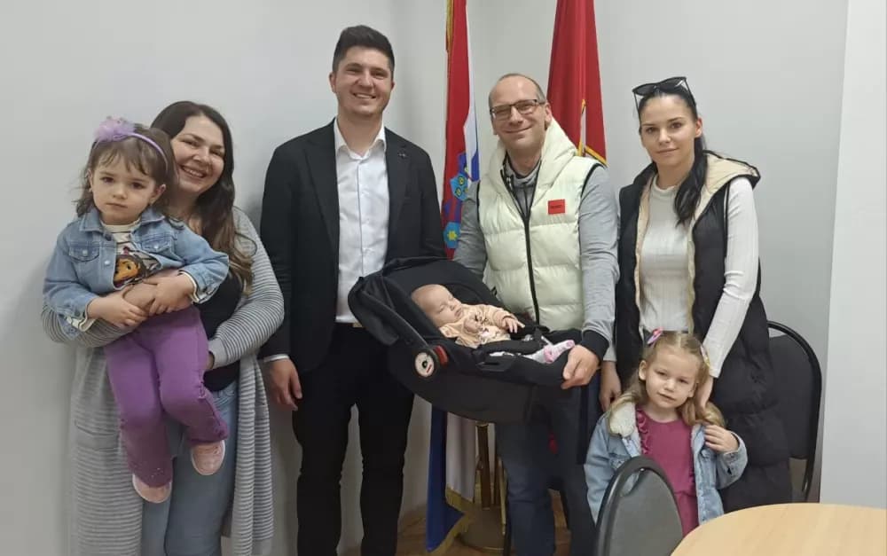 Načelnik Daniel Grgić primio mlade obitelji i sportaše: ʼDjeca su naša budućnost i najveće bogatstvoʼ