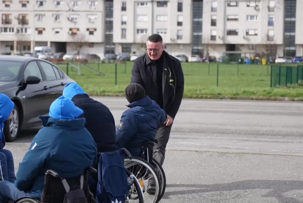 Novi vjetar u leđa za brodske sportaše: Županija donirala specijalizirani kombi Košarkaškom klubu invalida Brod