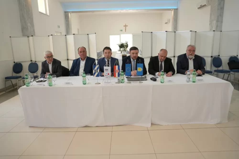 Slavonski Šamac okupio vodeće gospodarstvenike: Održana sjednica Gospodarskog vijeća uz fokus na razvoj i investicije