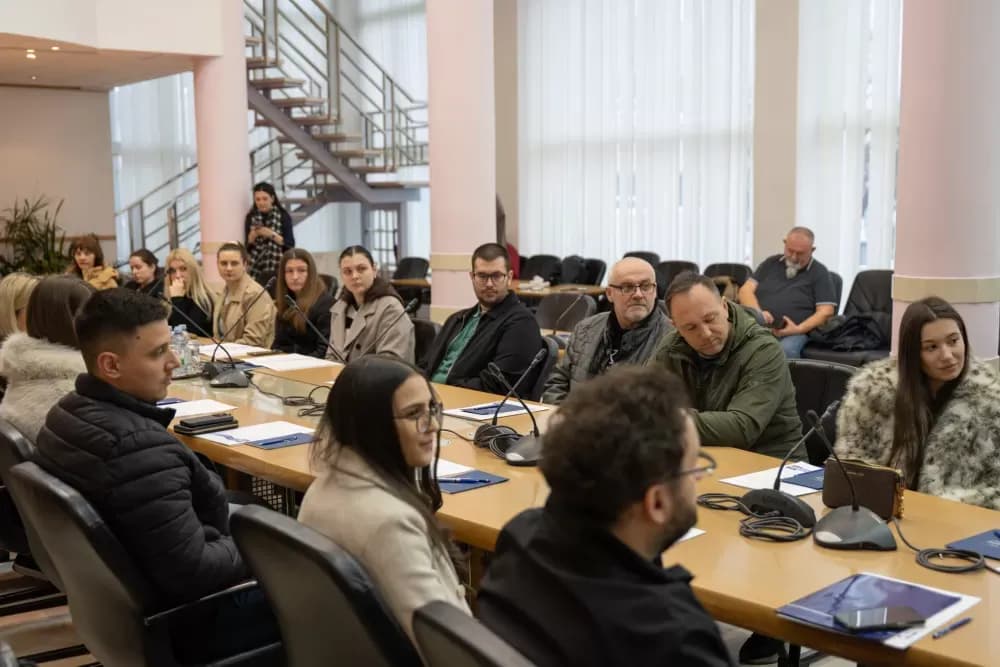 Župan Danijel Marušić potpisao ugovore s 40 novih stipendista.