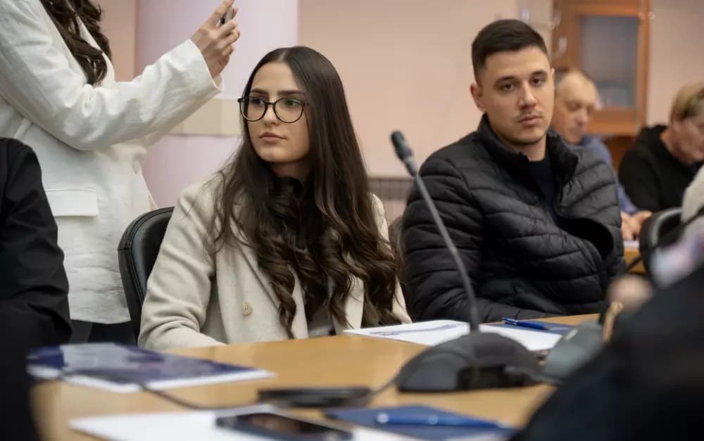 Župan Danijel Marušić potpisao ugovore s 40 novih stipendista.