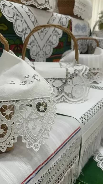 (FOTOGALERIJA) Korpice koje pričaju priču – Oprisavci u uskrsnom ruhu
