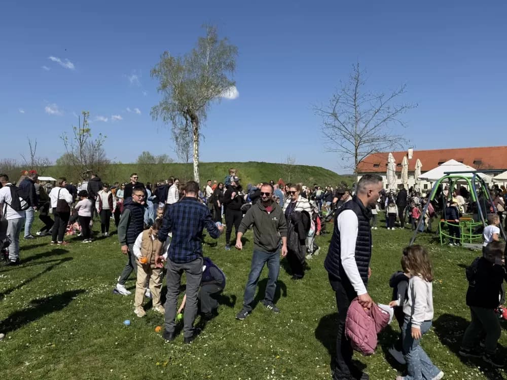Najmlađi uživali u uskrsnom druženju u Tvrđavi Brod