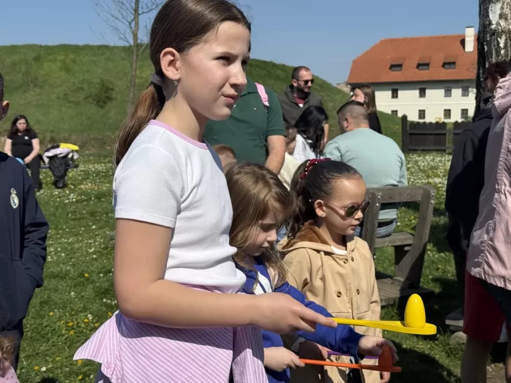 Najmlađi uživali u uskrsnom druženju u Tvrđavi Brod