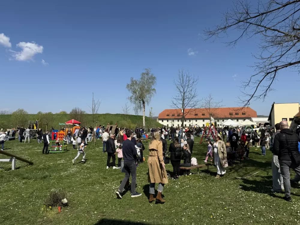 Najmlađi uživali u uskrsnom druženju u Tvrđavi Brod