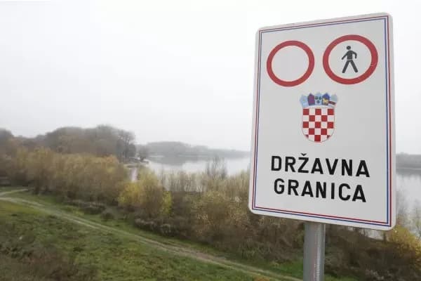 Uhićena tri krijumčara – prevozili strane državljane
