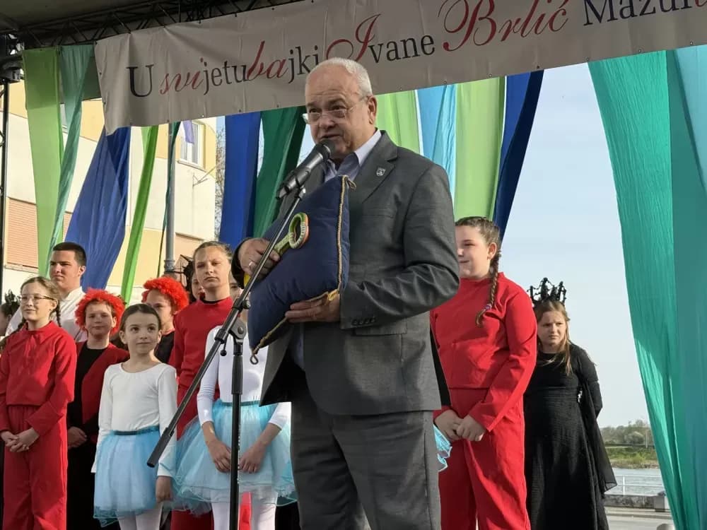 Smjena vlasti u Slavonskom Brodu, ključeve grada preuzeli najmlađi