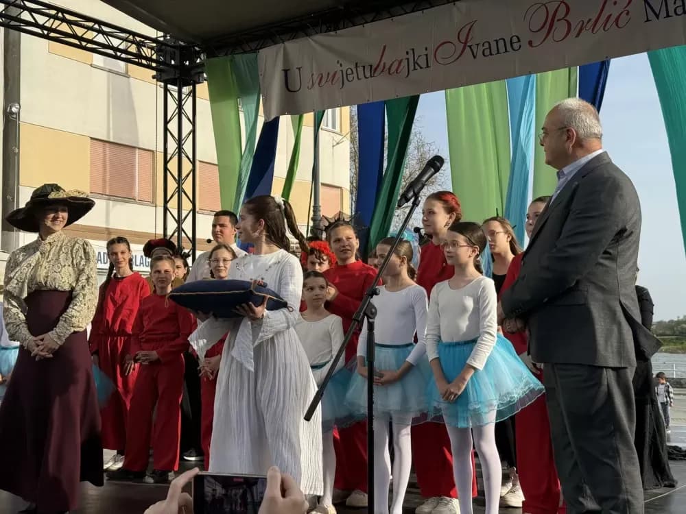 Smjena vlasti u Slavonskom Brodu, ključeve grada preuzeli najmlađi