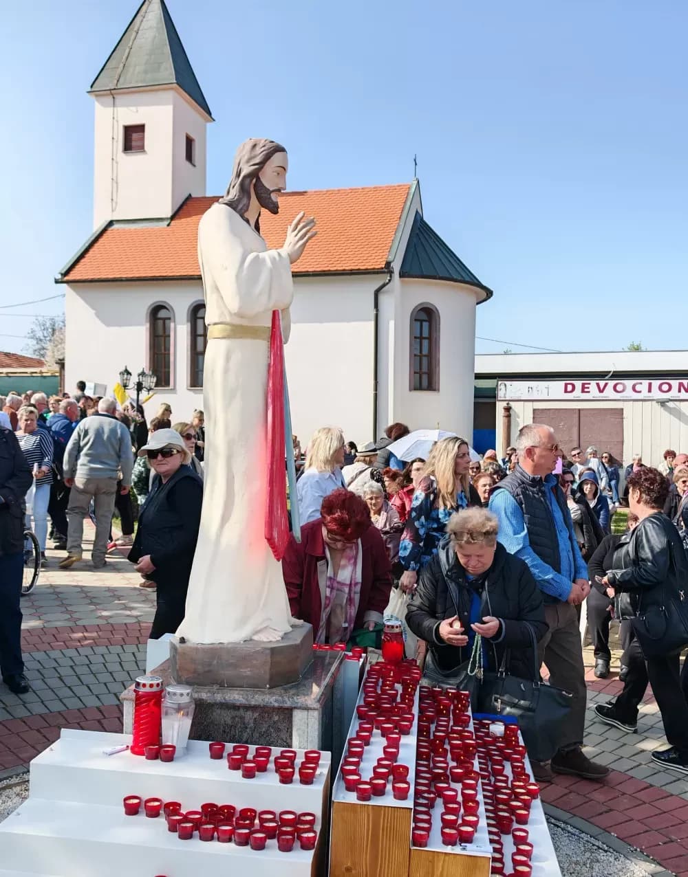 /FOTOGALERIJA/ Tisuće hodočasnika na proslavi svetkovine Božjeg Milosrđa