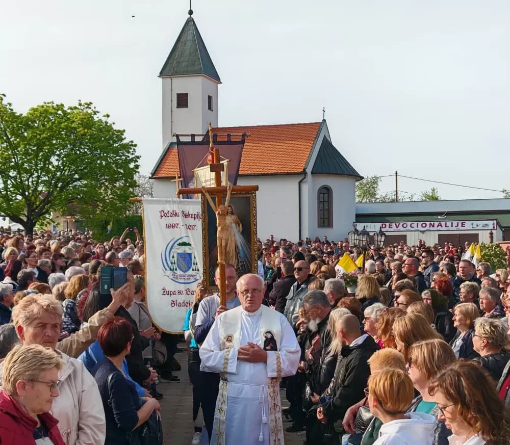 /FOTOGALERIJA/ Tisuće hodočasnika na proslavi svetkovine Božjeg Milosrđa