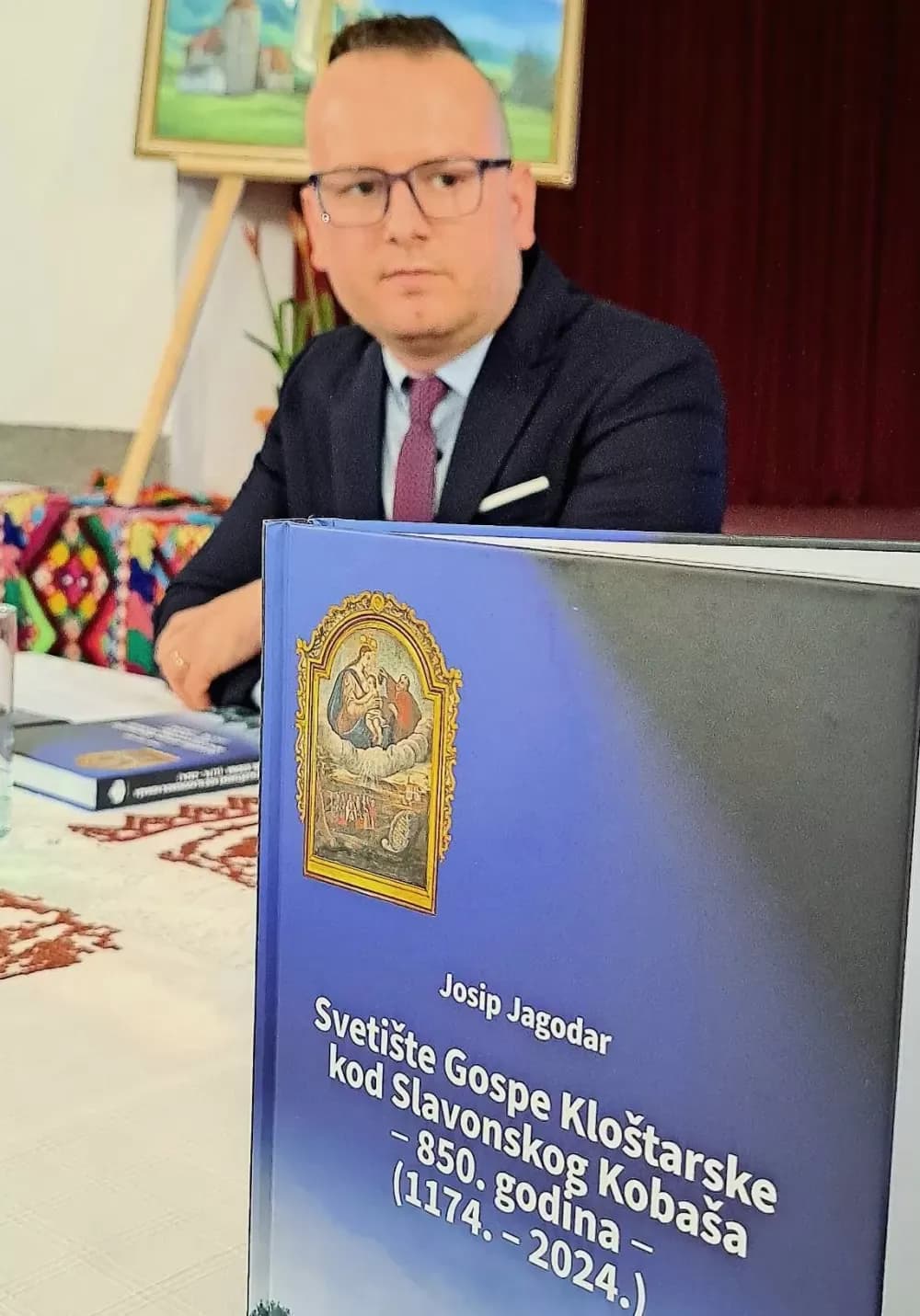 Velika priča iz malog mjesta: 850 godina svetišta u jednoj knjizi