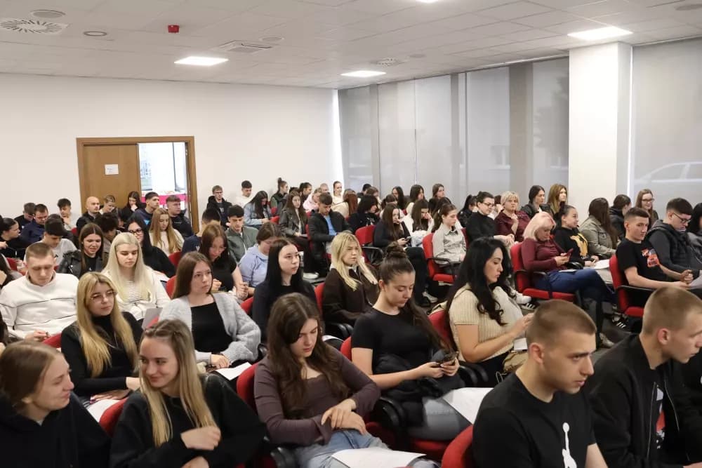 Županijska komora Sl. Brod okupila učenike na edukaciji o financijskoj pismenosti