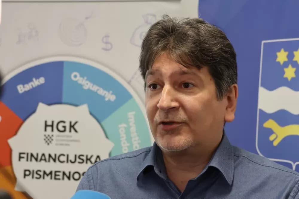 Županijska komora Sl. Brod okupila učenike na edukaciji o financijskoj pismenosti