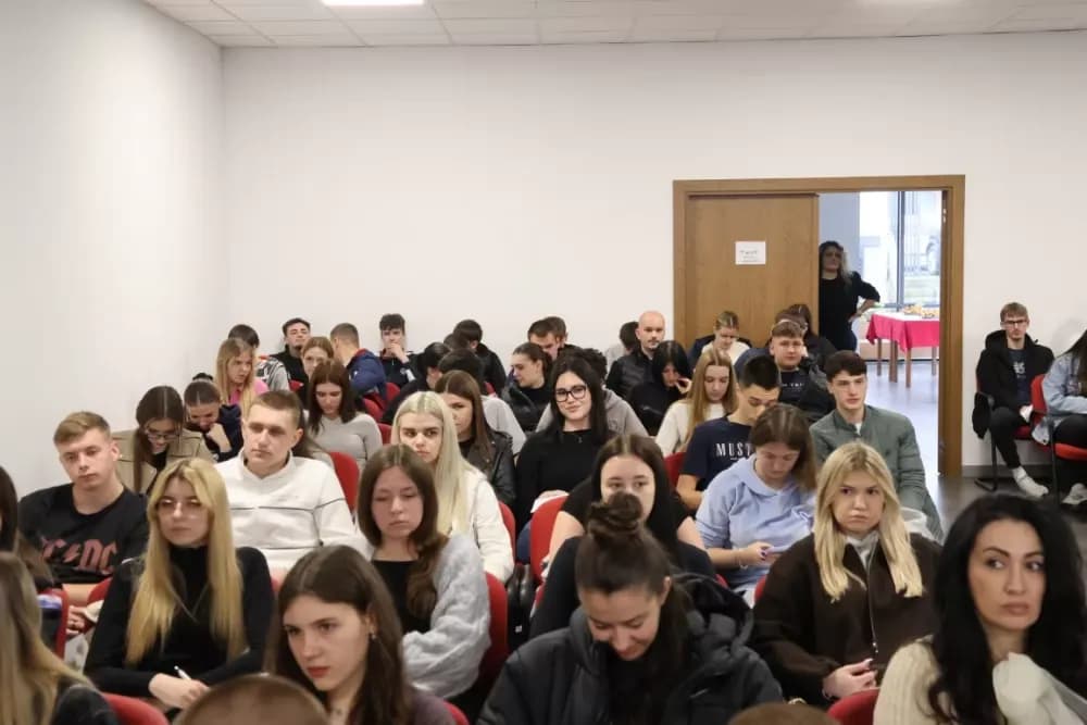Županijska komora Sl. Brod okupila učenike na edukaciji o financijskoj pismenosti