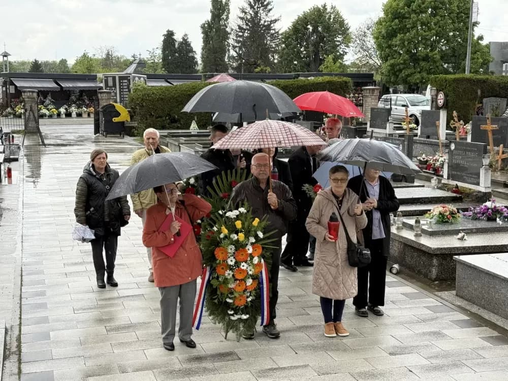 Položenim vijencima odana počast žrtvama i borcima – 81. obljetnica oslobođenja Slavonskog Broda