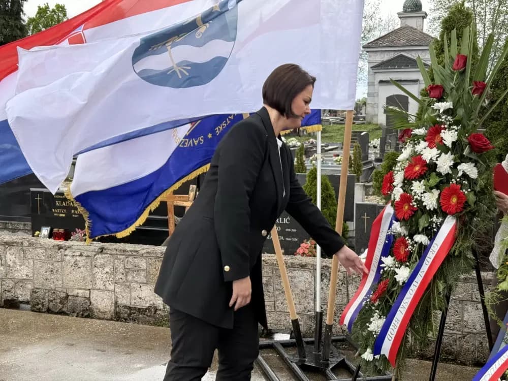 Položenim vijencima odana počast žrtvama i borcima – 81. obljetnica oslobođenja Slavonskog Broda