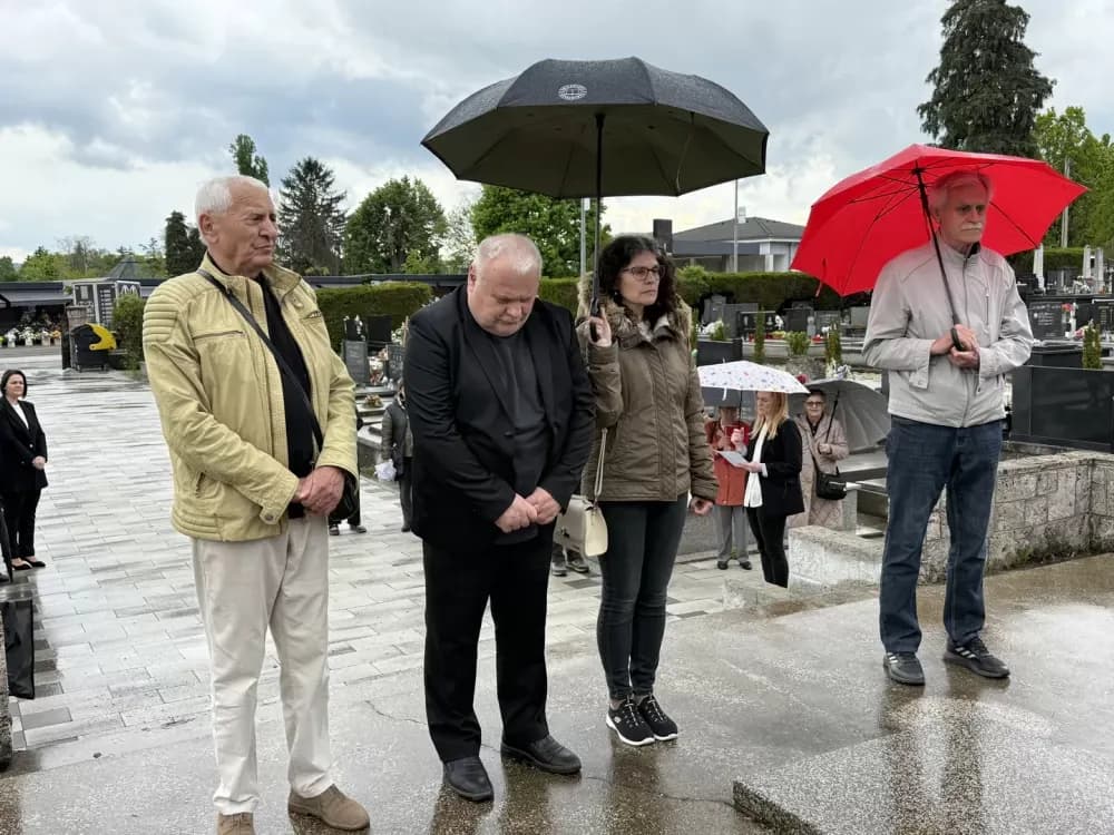 Položenim vijencima odana počast žrtvama i borcima – 81. obljetnica oslobođenja Slavonskog Broda