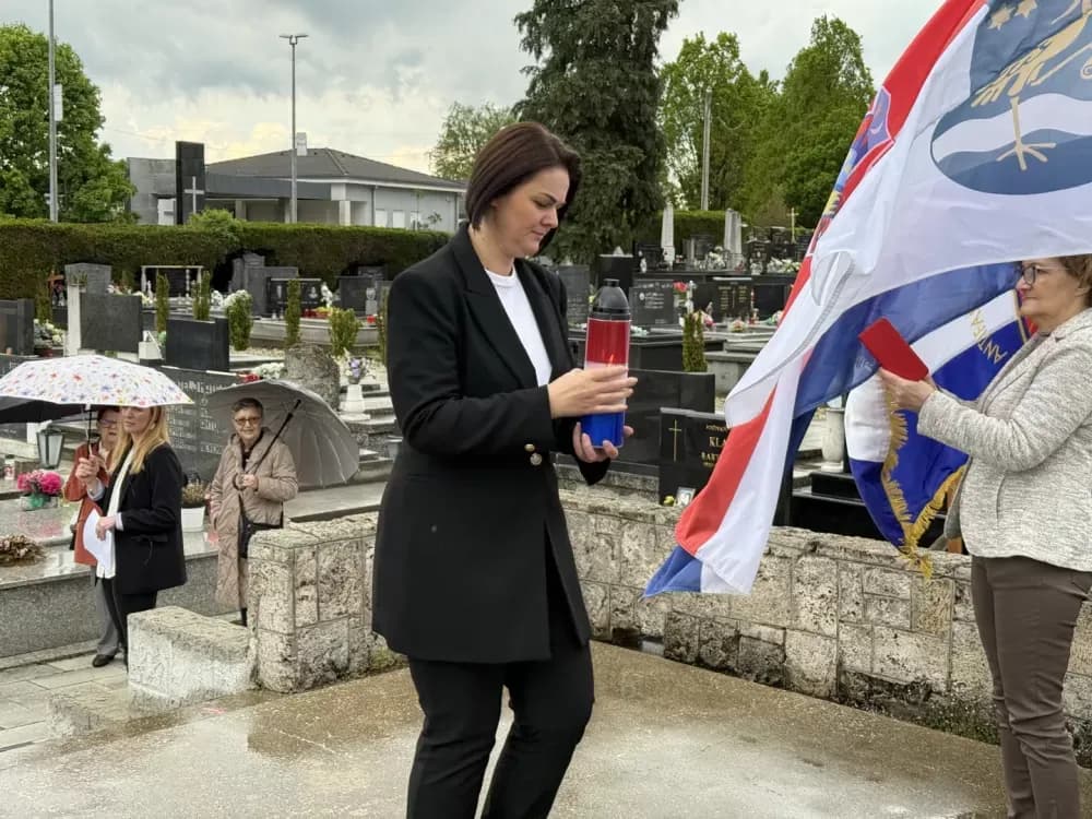 Položenim vijencima odana počast žrtvama i borcima – 81. obljetnica oslobođenja Slavonskog Broda