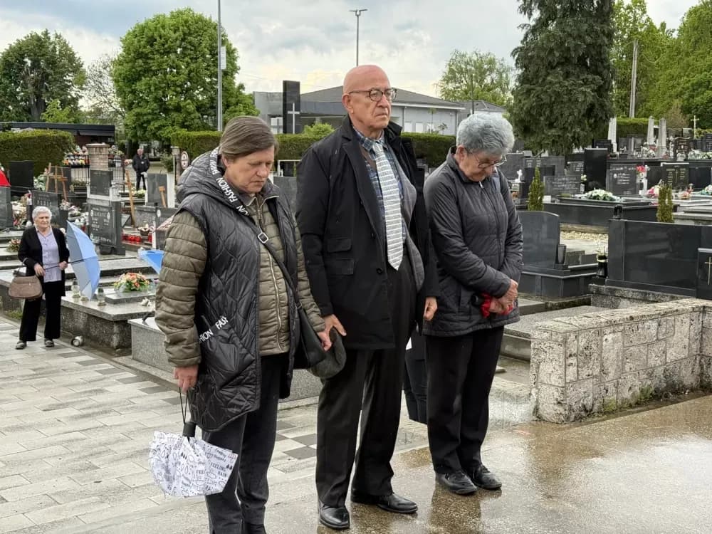 Položenim vijencima odana počast žrtvama i borcima – 81. obljetnica oslobođenja Slavonskog Broda