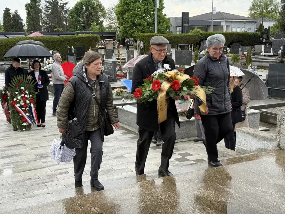 Položenim vijencima odana počast žrtvama i borcima – 81. obljetnica oslobođenja Slavonskog Broda