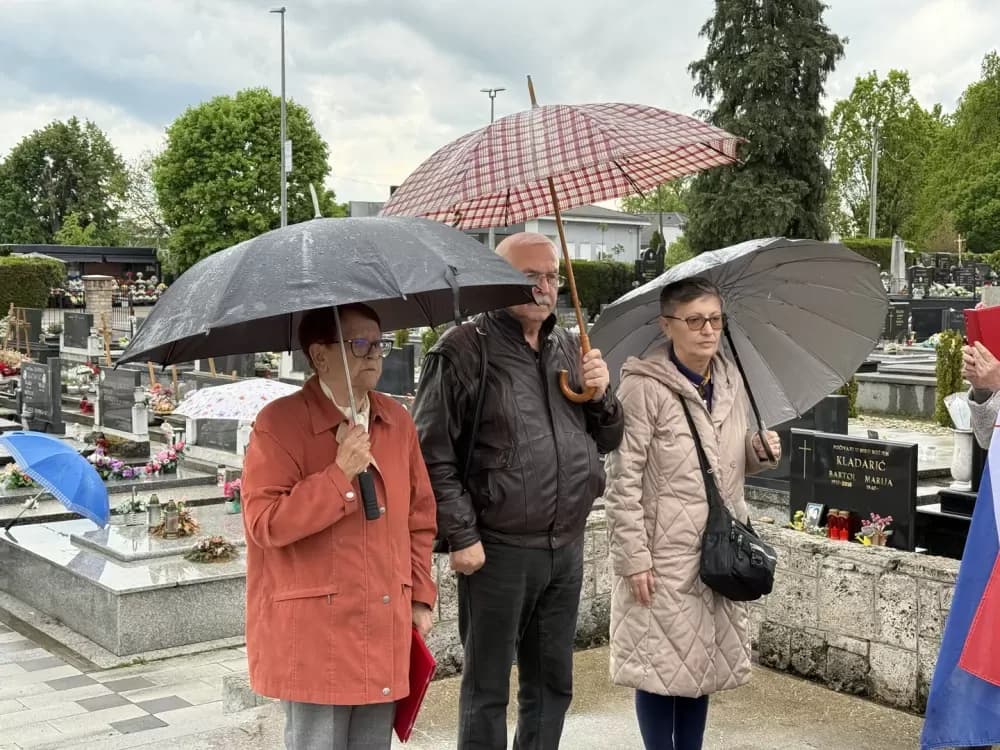 Položenim vijencima odana počast žrtvama i borcima – 81. obljetnica oslobođenja Slavonskog Broda