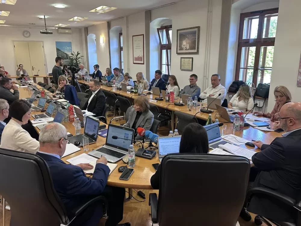 Je li Duspara s razlogom nervozan: Na teška pitanja, nejasni odgovori - sjednica Gradskog vijeća razotkrila probleme ispod površine