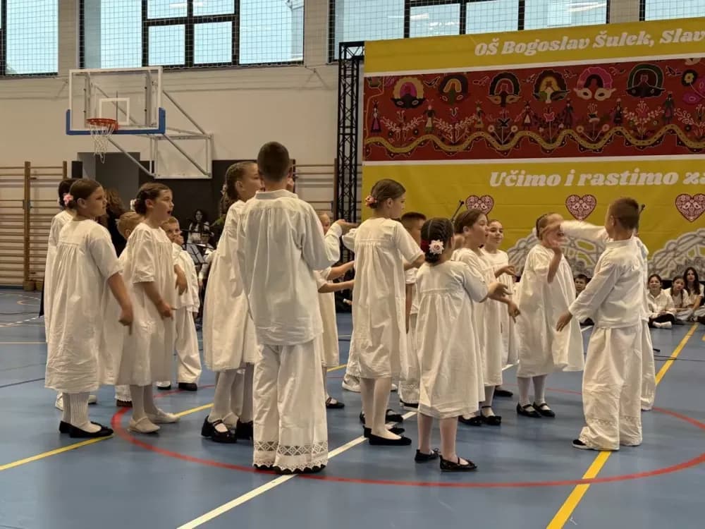 Osnovna škola „Bogoslav Šulekʼ uz pjesmu i ples obilježila 69 godina postojanja