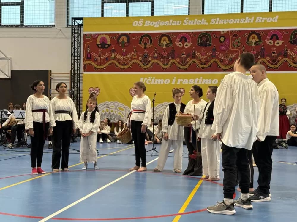 Osnovna škola „Bogoslav Šulekʼ uz pjesmu i ples obilježila 69 godina postojanja