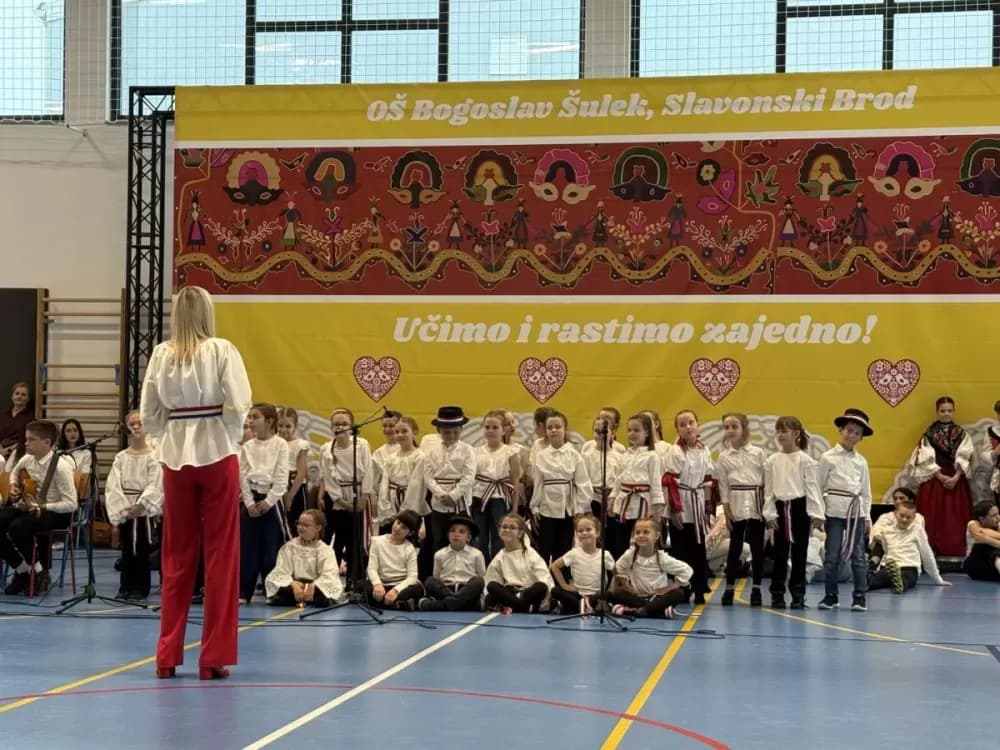 Osnovna škola „Bogoslav Šulekʼ uz pjesmu i ples obilježila 69 godina postojanja