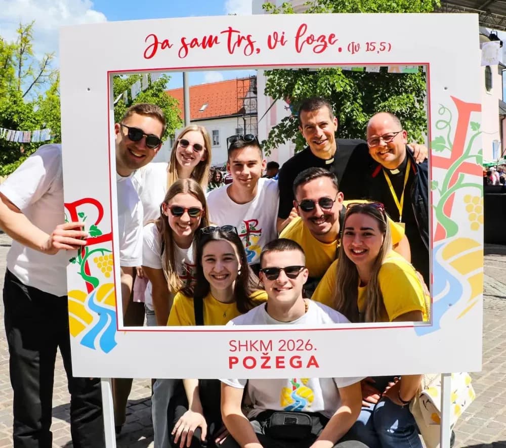 Veličanstveni prizori iz srca Zlatne doline: Više od 15 tisuća mladih slavilo Boga na Trgu u Požegi